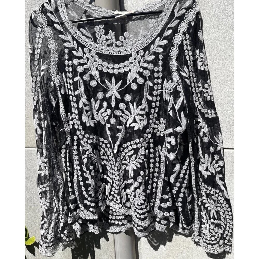 Vintage Vivid Importers of NY Women’s Sz Large Flower Black White Top Blouse